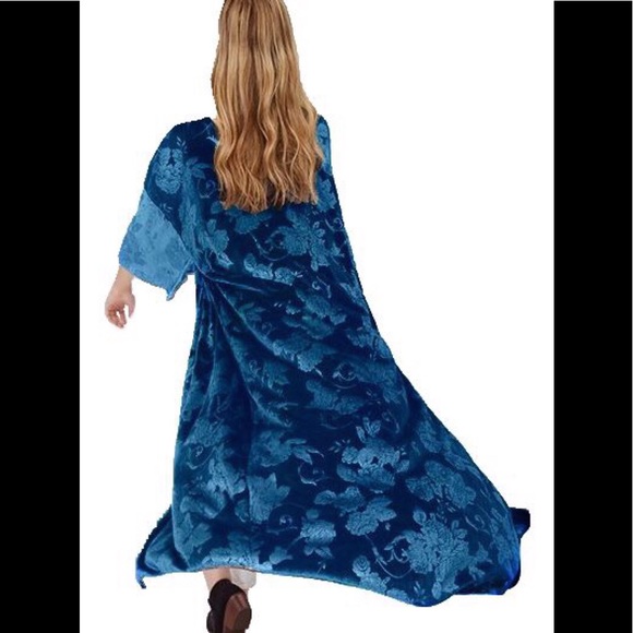 ð¥SOLD OUT!!ð¥Plus Size Velvet Floral Kimono - Picture 2 of 2